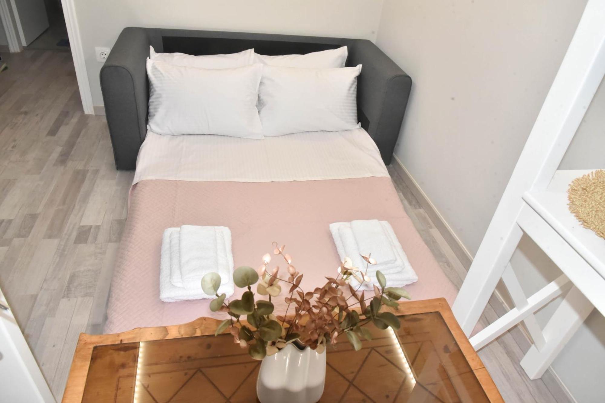 F K Apartments Артемида Екстериор снимка