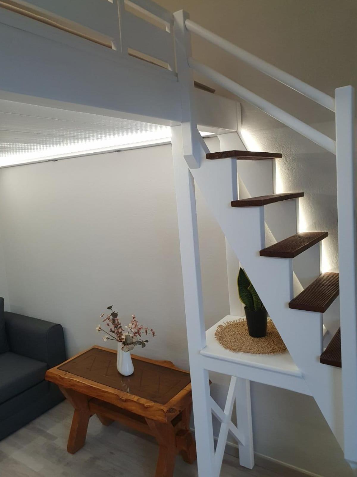 F K Apartments Артемида Екстериор снимка