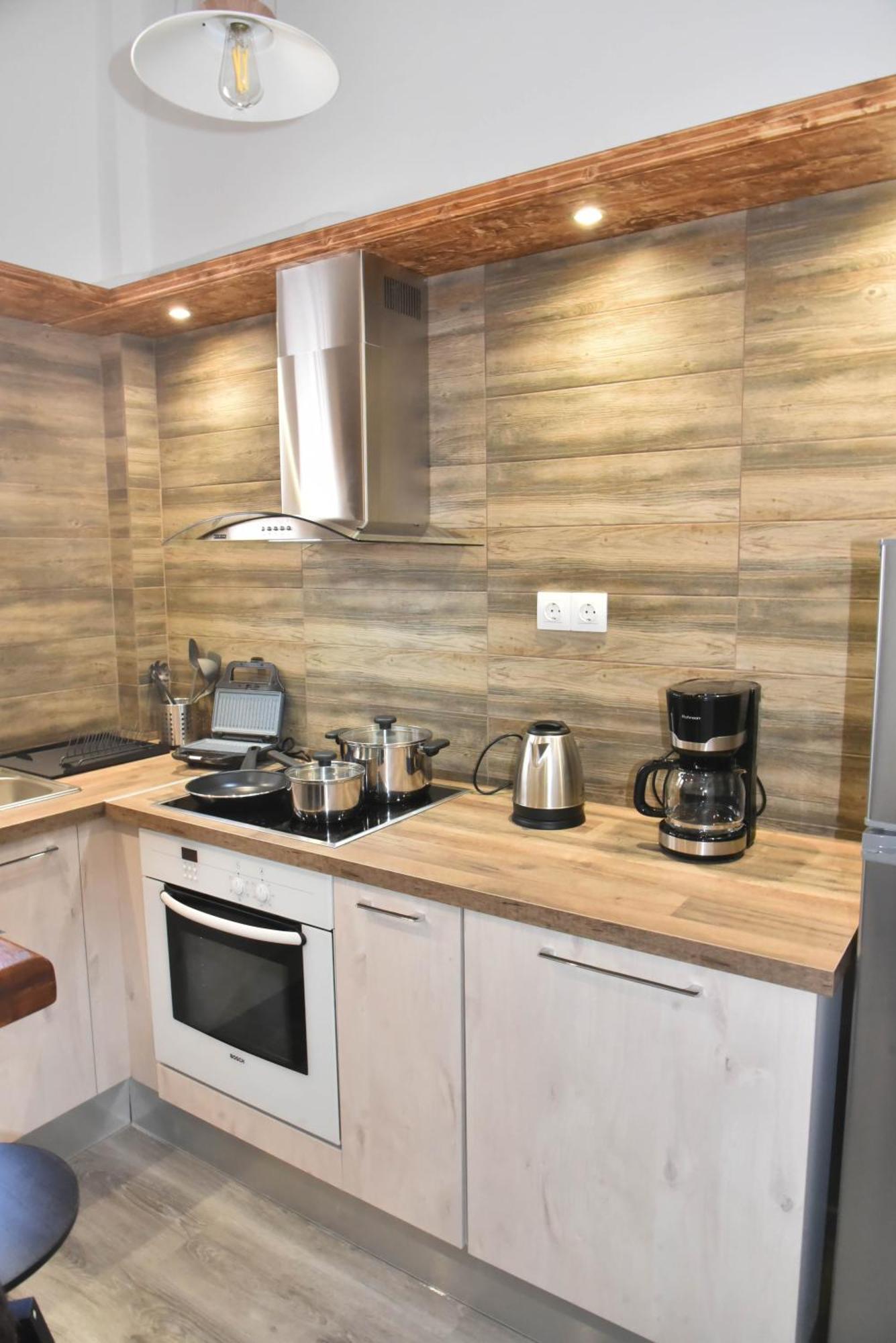 F K Apartments Артемида Екстериор снимка