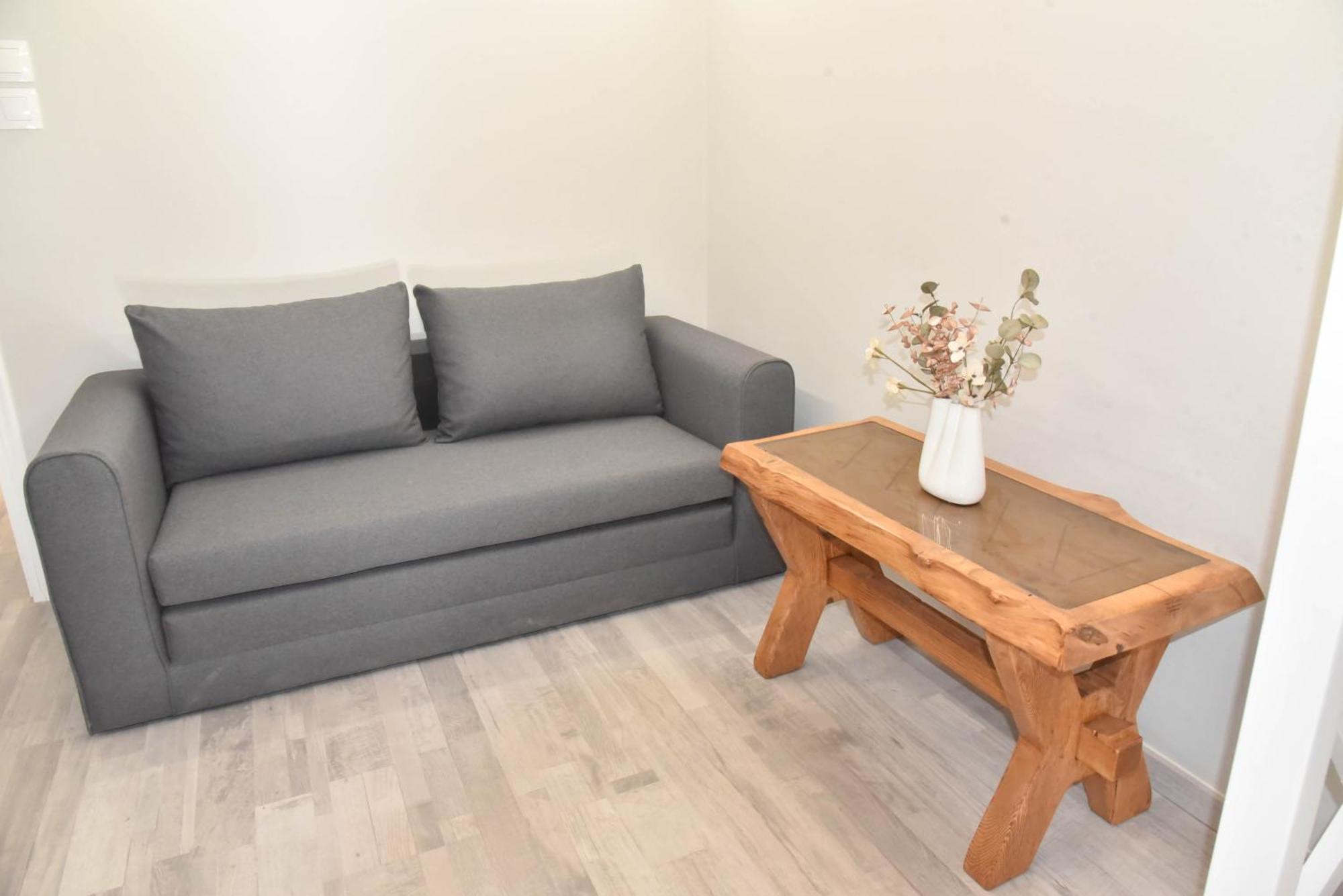 F K Apartments Артемида Екстериор снимка