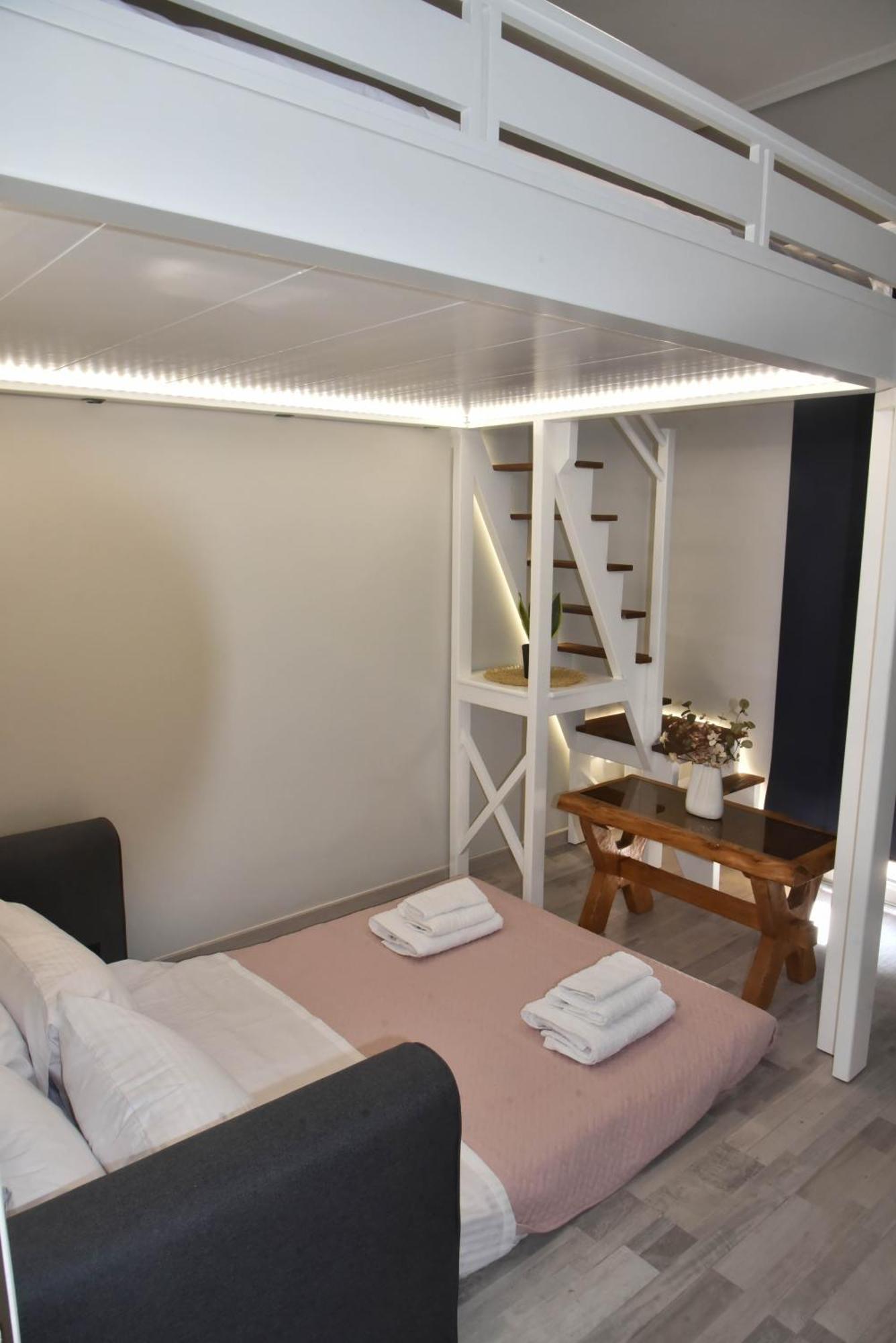 F K Apartments Артемида Екстериор снимка