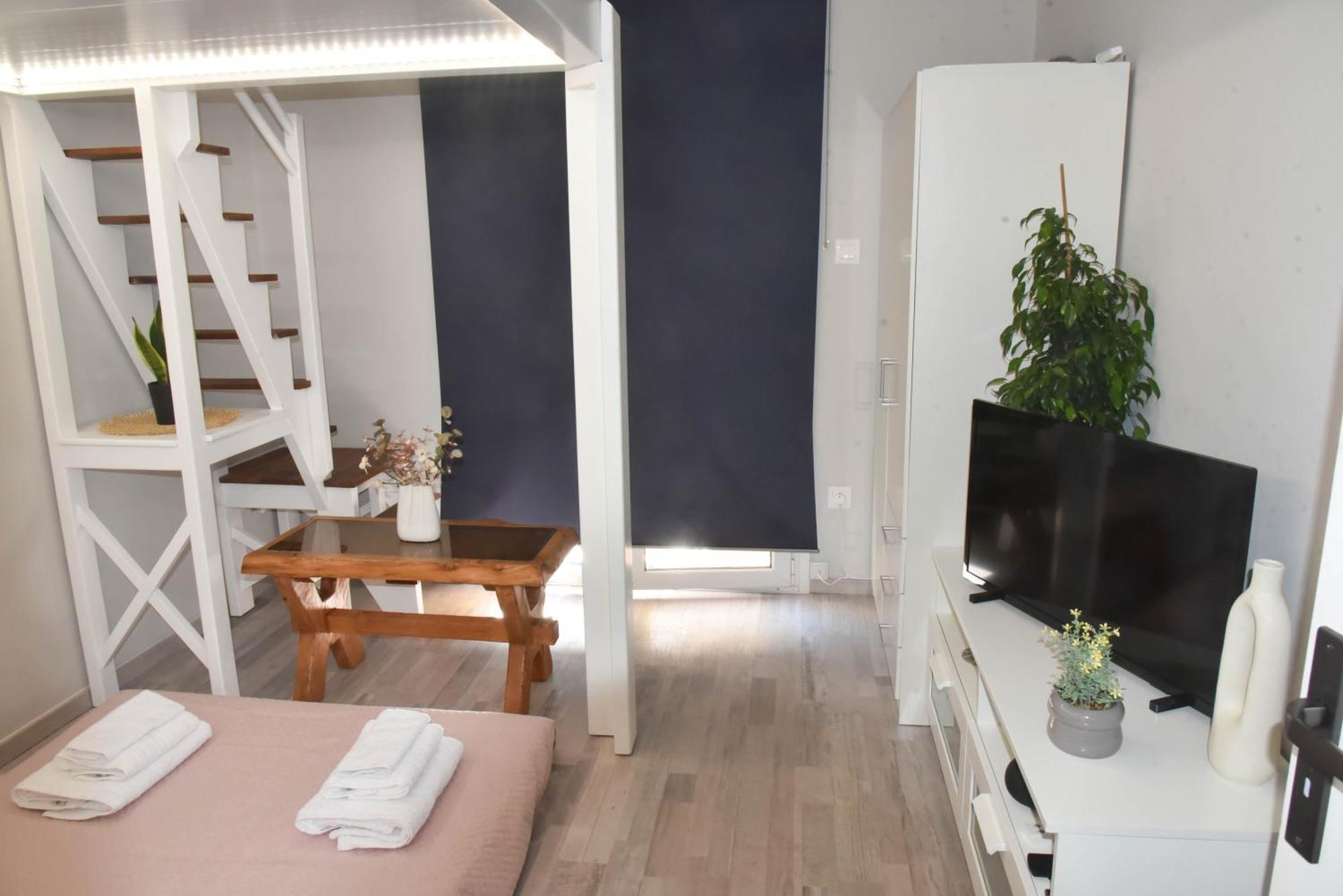 F K Apartments Артемида Екстериор снимка