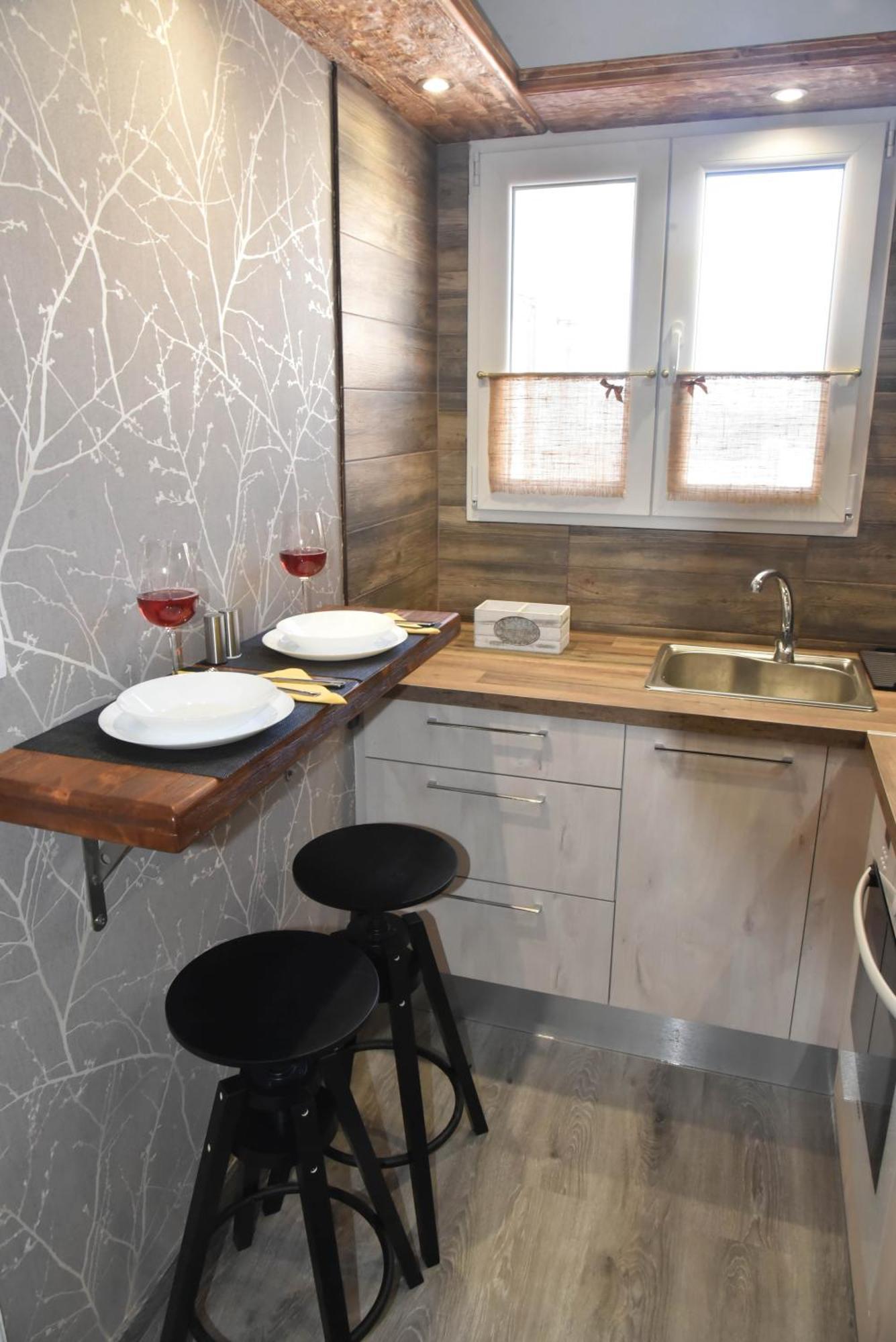 F K Apartments Артемида Екстериор снимка