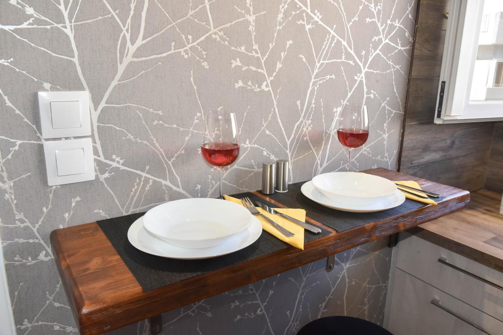 F K Apartments Артемида Екстериор снимка