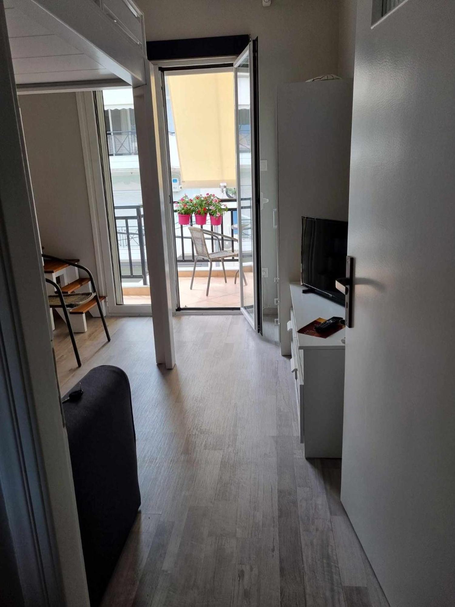 F K Apartments Артемида Екстериор снимка