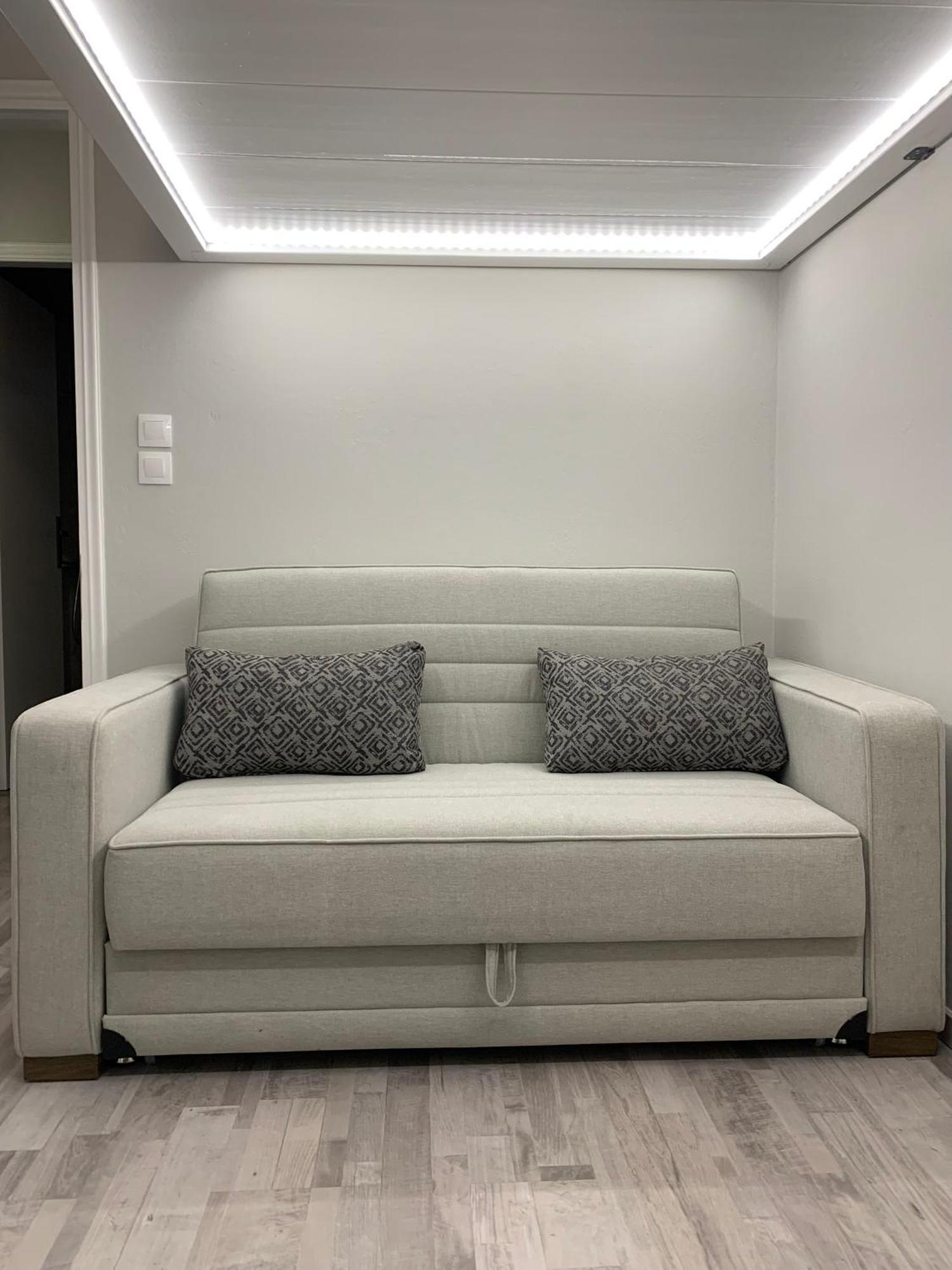 F K Apartments Артемида Екстериор снимка