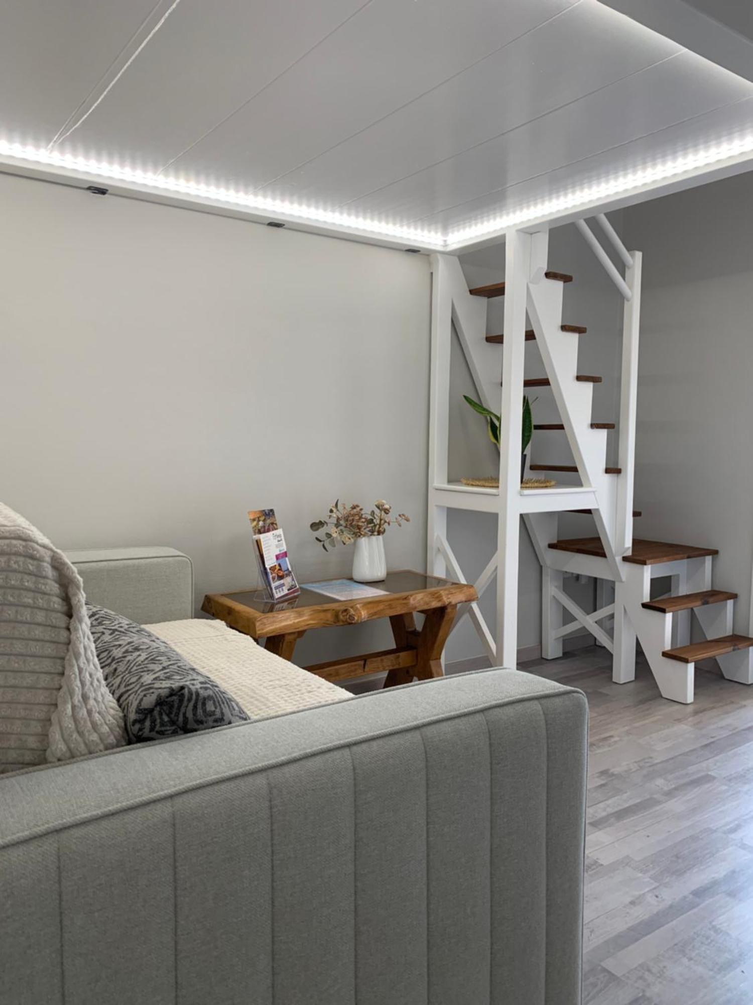 F K Apartments Артемида Екстериор снимка